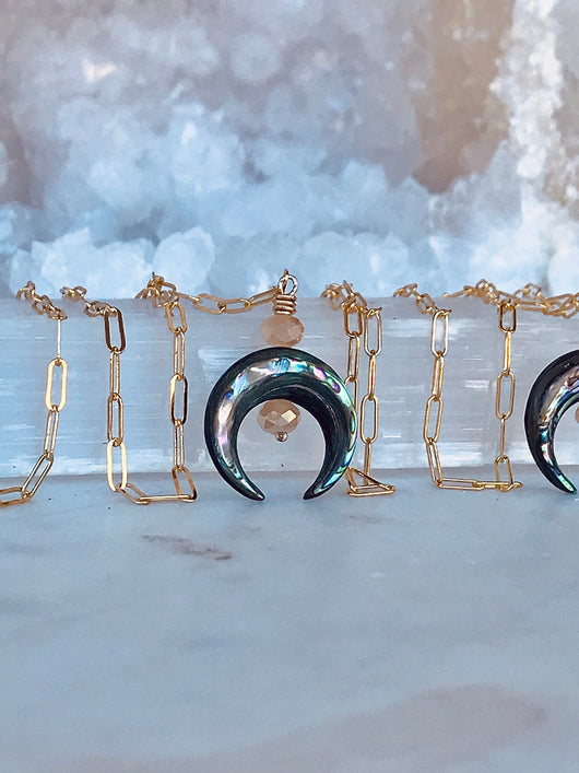 Dara Crescent Necklace (2 color options)