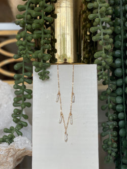 Scattered Stick Pearl Necklace